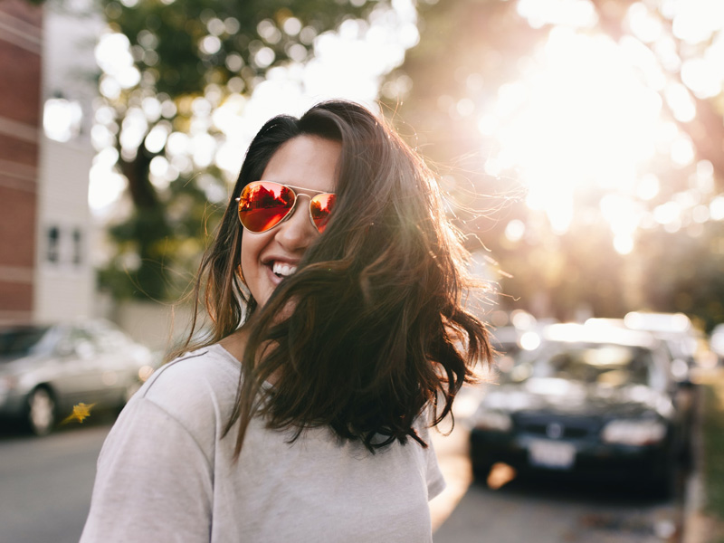 Woman wears an Aviator Mirrored Sunglasses